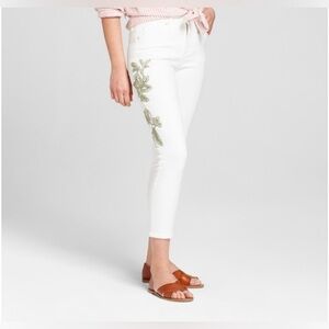 Universal Thread White Cropped Jeans with Green Embroidery